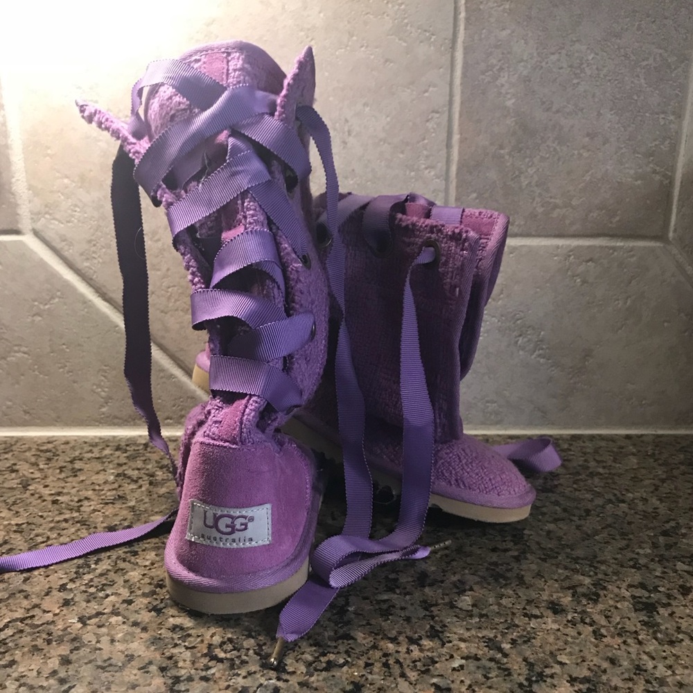Girls BRAND NEW never worn Size 3 UGG BOOTS